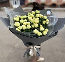 Букет Белые кустовые розы Солинеро в Елатьме