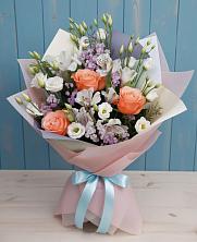 Букет цветов из:  Лизиантусы, Розы, Альстромерии и Гипсофила в Елатьме